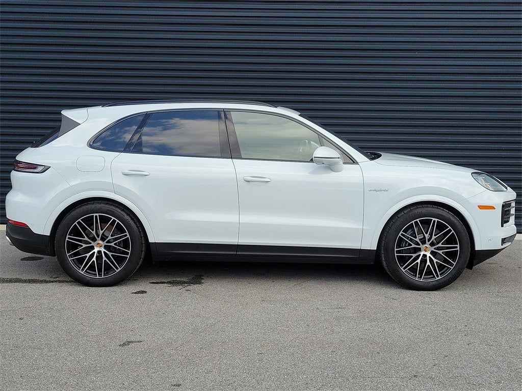 2025 Porsche Cayenne E-Hybrid Base