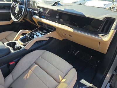 2025 Porsche Cayenne E-Hybrid Base