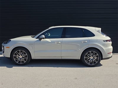 2025 Porsche Cayenne E-Hybrid Base