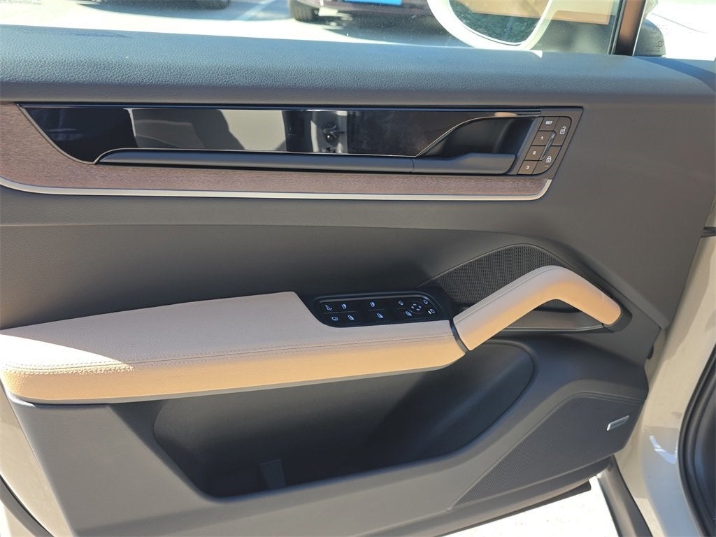 2025 Porsche Cayenne E-Hybrid Base