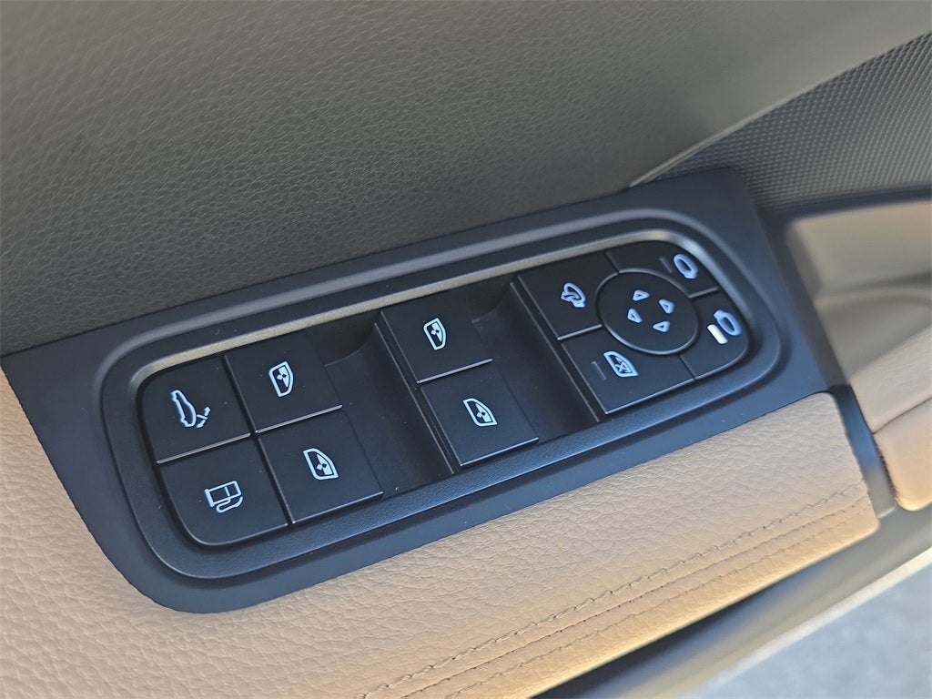 2025 Porsche Cayenne E-Hybrid Base