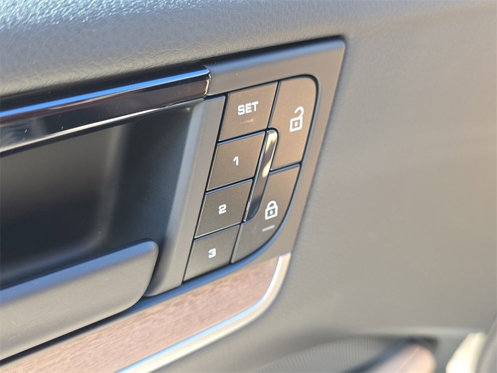 2025 Porsche Cayenne E-Hybrid Base