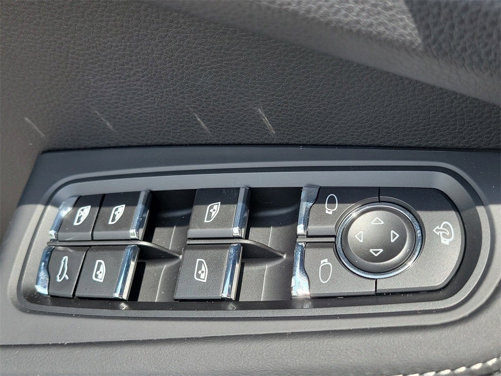 2025 Porsche Macan S