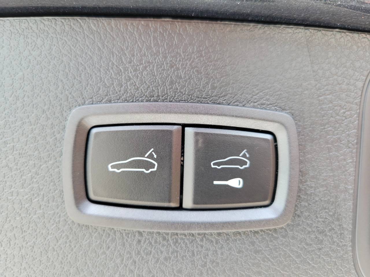 2025 Porsche Macan S