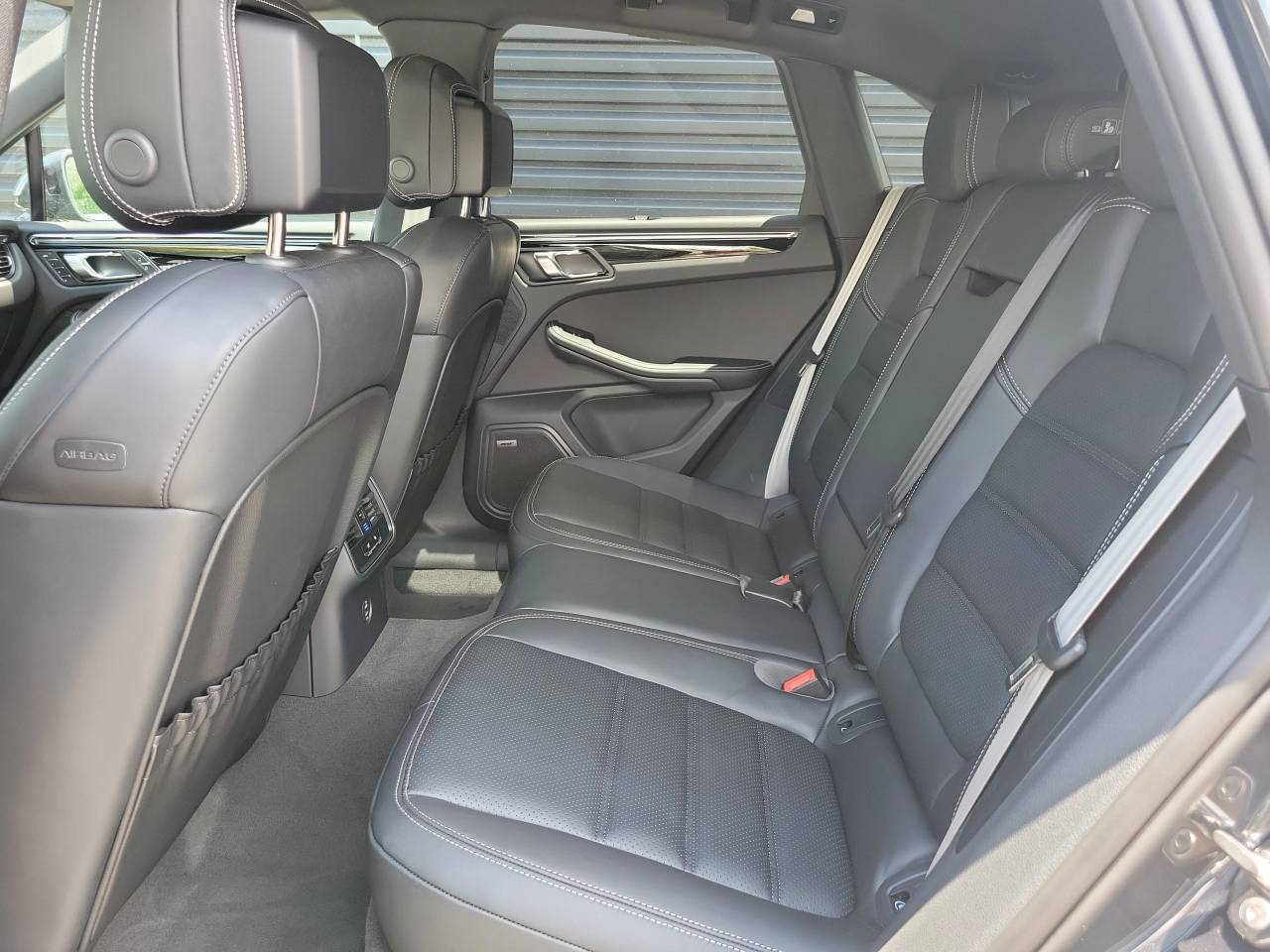 2025 Porsche Macan S