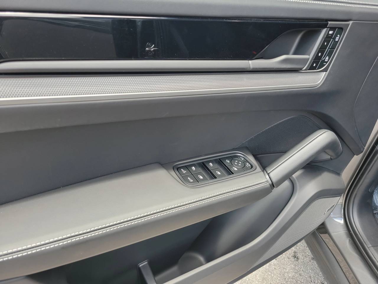 2025 Porsche Cayenne S