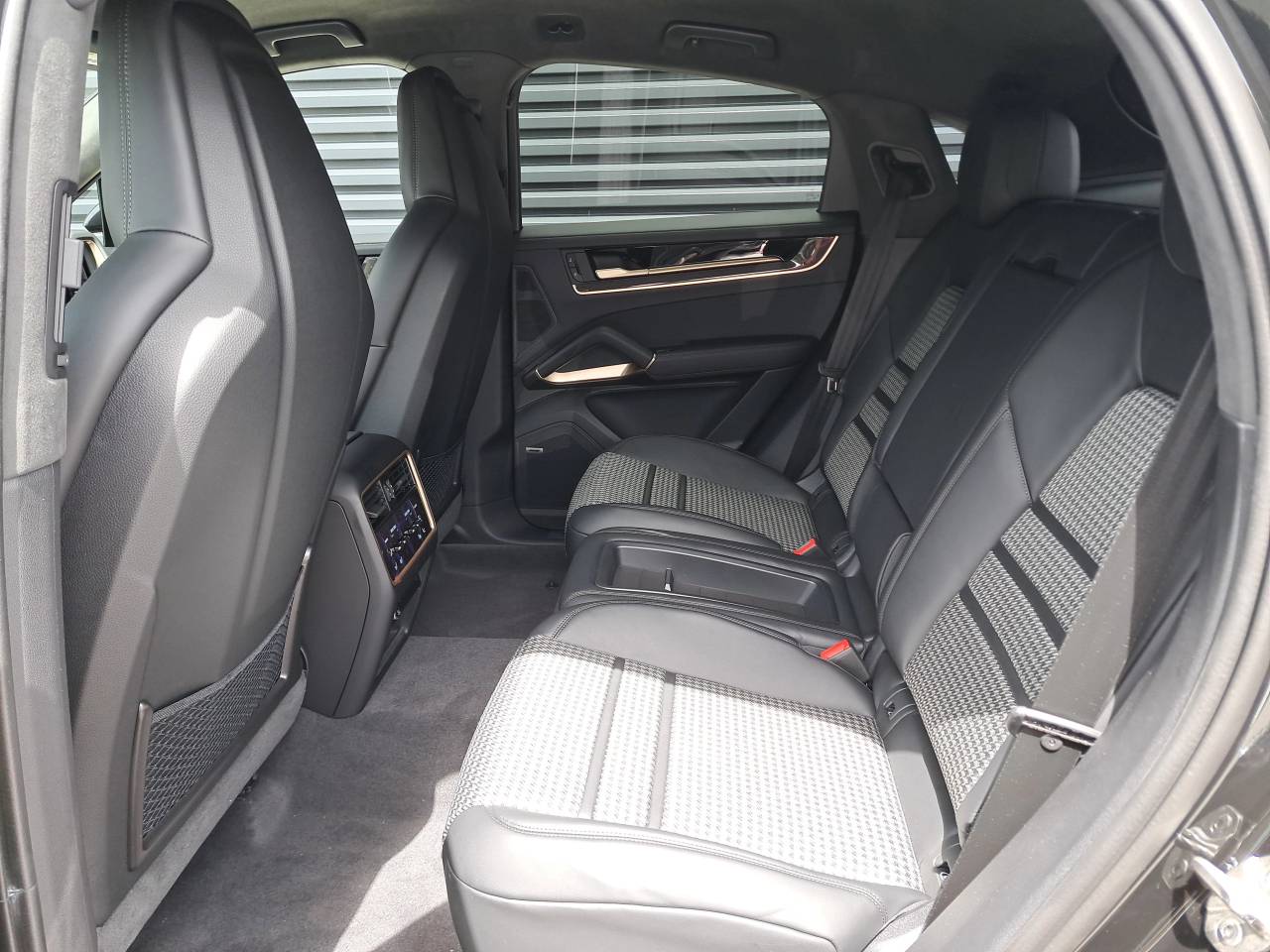 2025 Porsche Cayenne Coupe Base