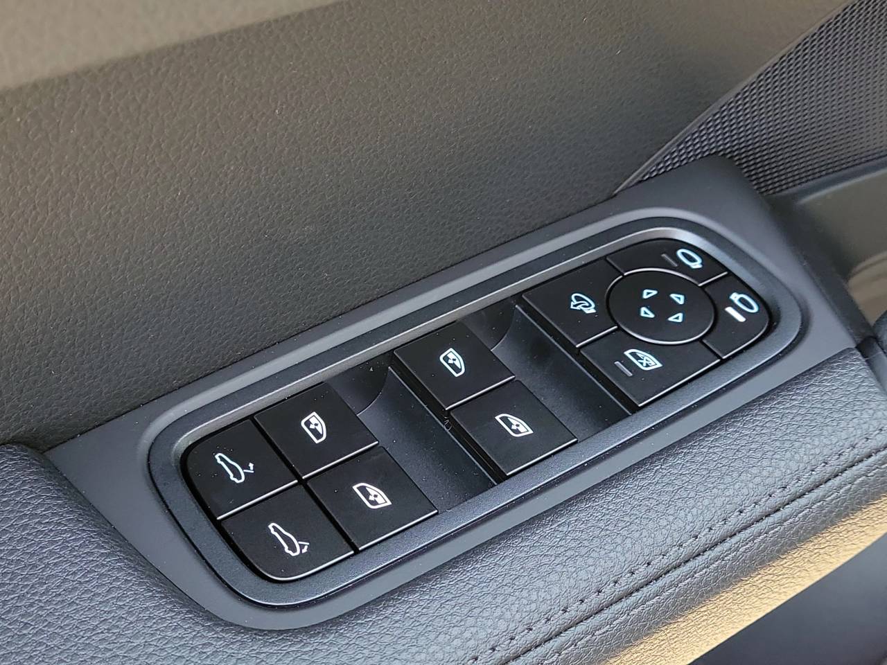 2026 Porsche Cayenne Coupe Base