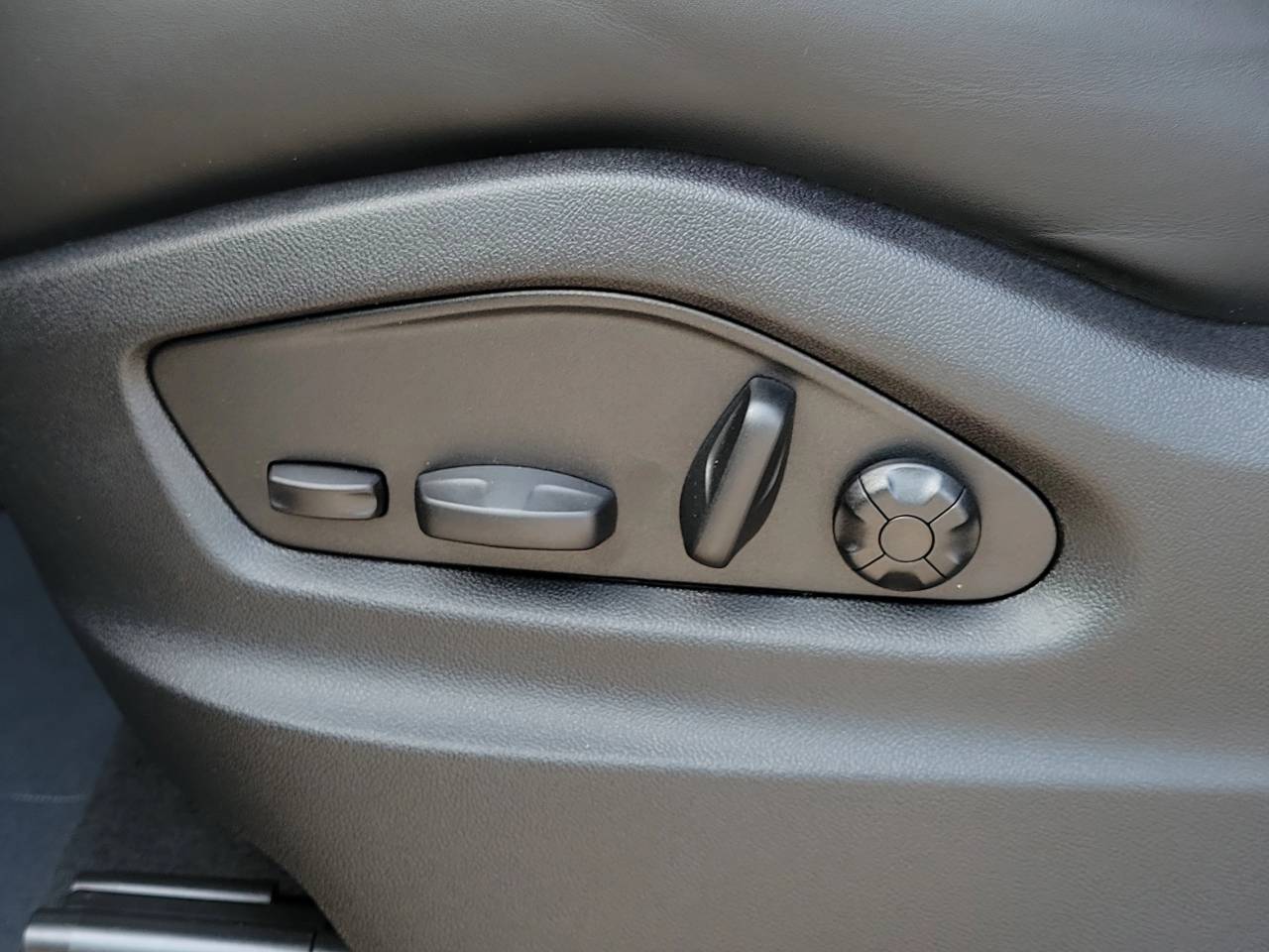 2026 Porsche Cayenne Coupe Base