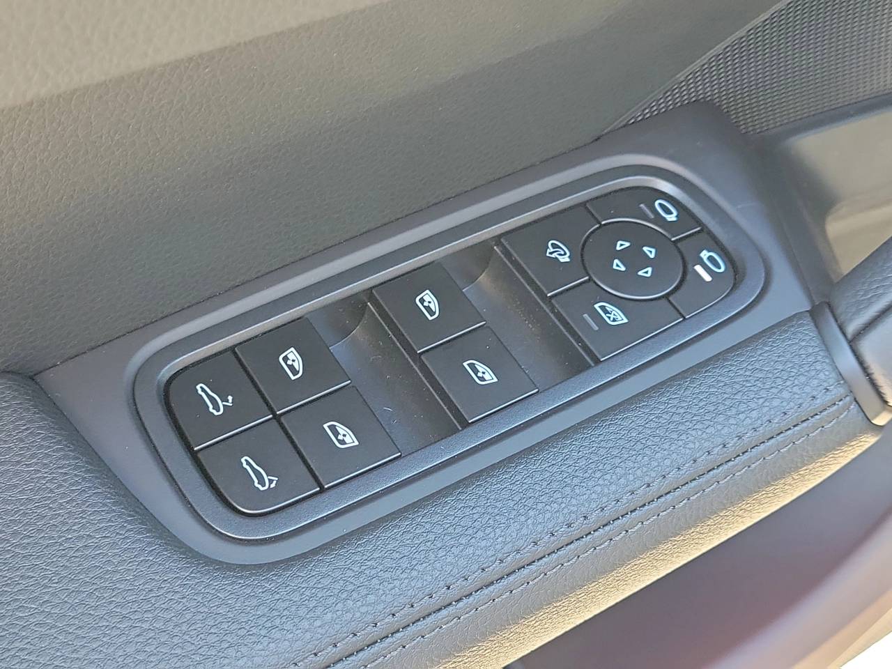 2026 Porsche Cayenne Coupe Base