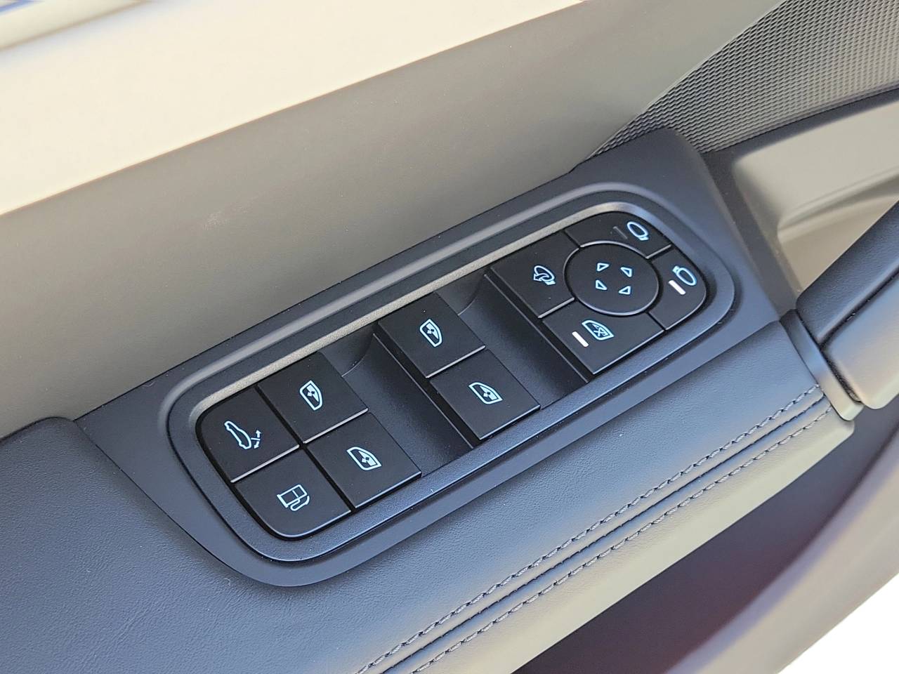 2026 Porsche Cayenne E-Hybrid Coupe Base