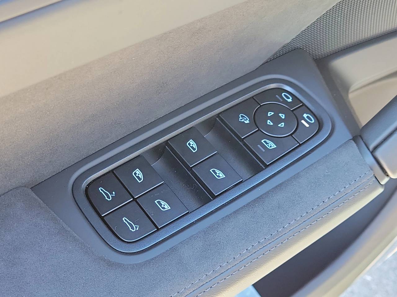 2026 Porsche Cayenne Coupe GTS