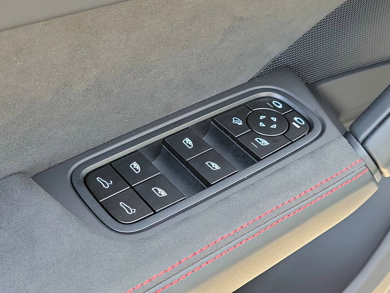 2026 Porsche Cayenne Coupe GTS