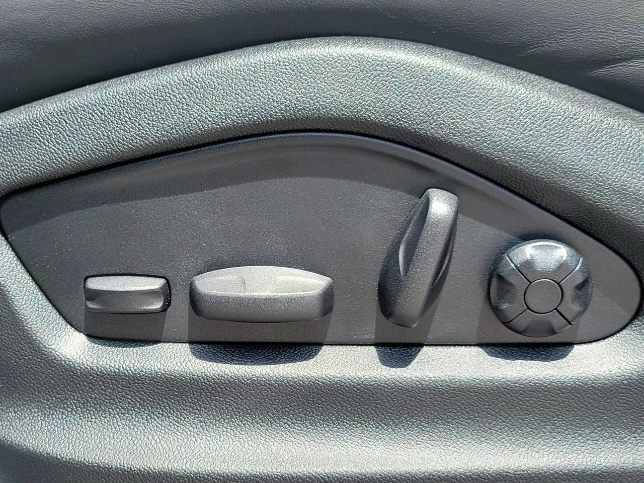 2025 Porsche Cayenne E-Hybrid Coupe S