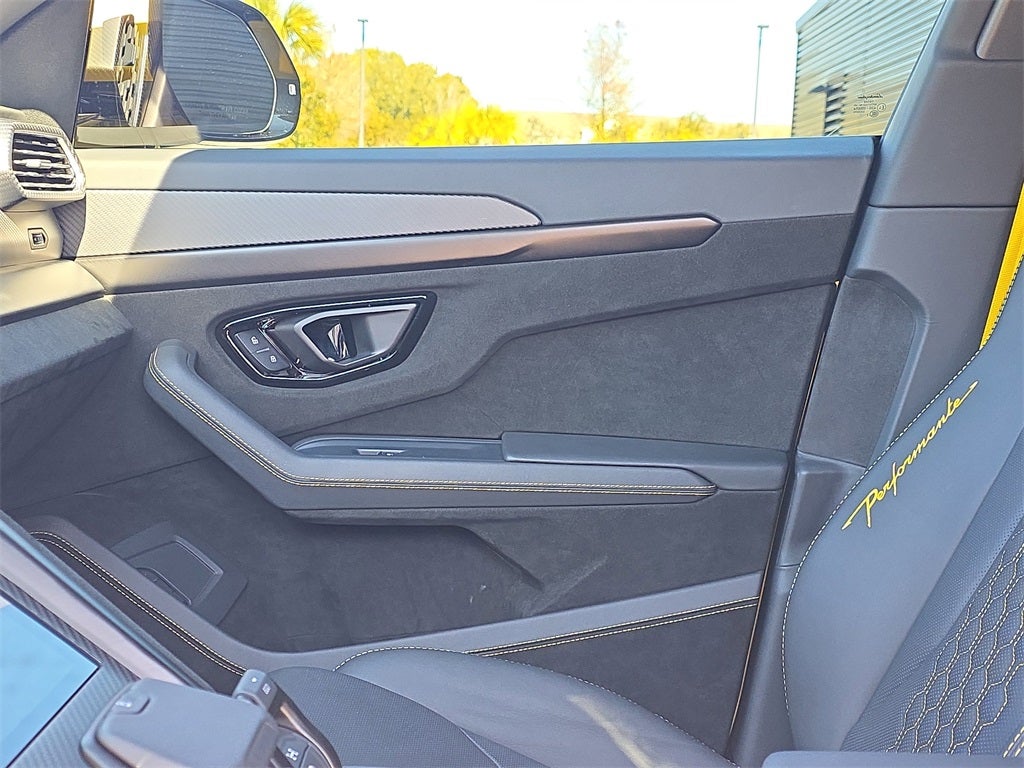 2023 Lamborghini Urus Performante