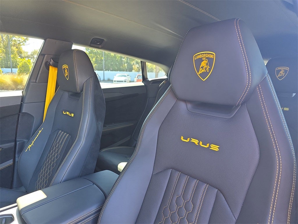 2023 Lamborghini Urus Performante